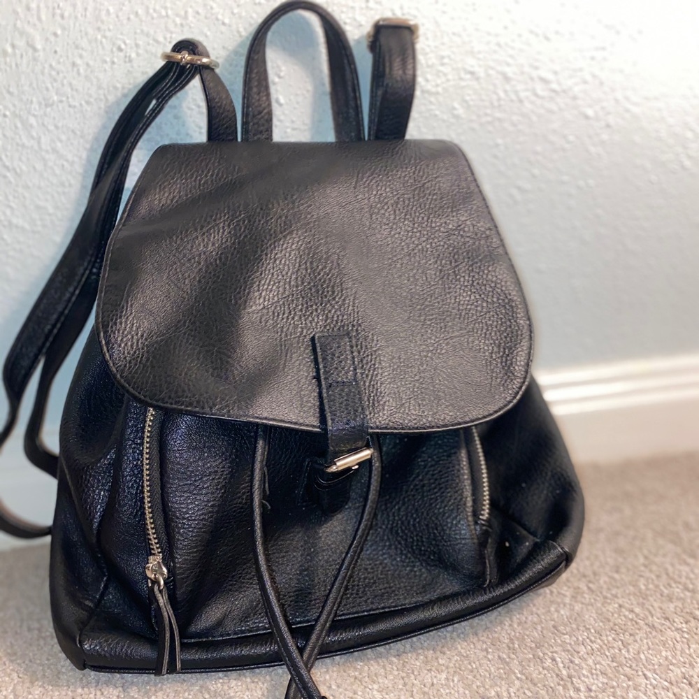 BLACK PLEATHER DRAWSTRING PURSE